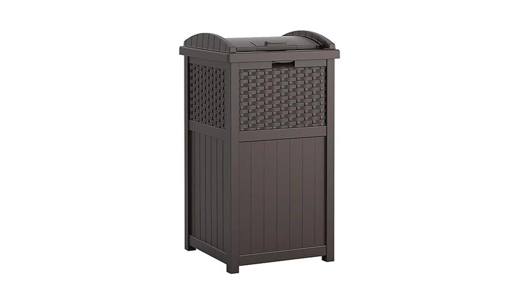 outdoor trashcan with lid
